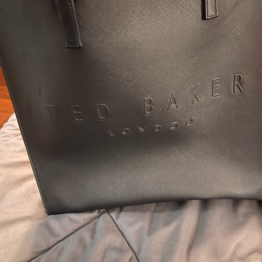 Ted Baker Elegant Black Leather Bag